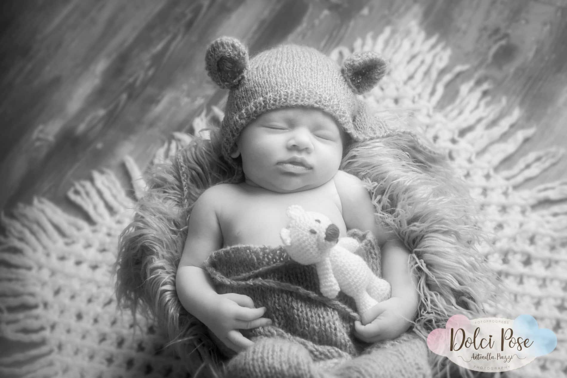 Antonella Piazzi, fotografo Newborn a Bologna. Servizio fotografico maternità e neonati. Sessioni fotografiche pancia e pancione, foto gravidanza, maternity, dolci pose, body painting, bimbi e bambini 0-12 anni, presso studio fotografico Fotoprogress Budrio